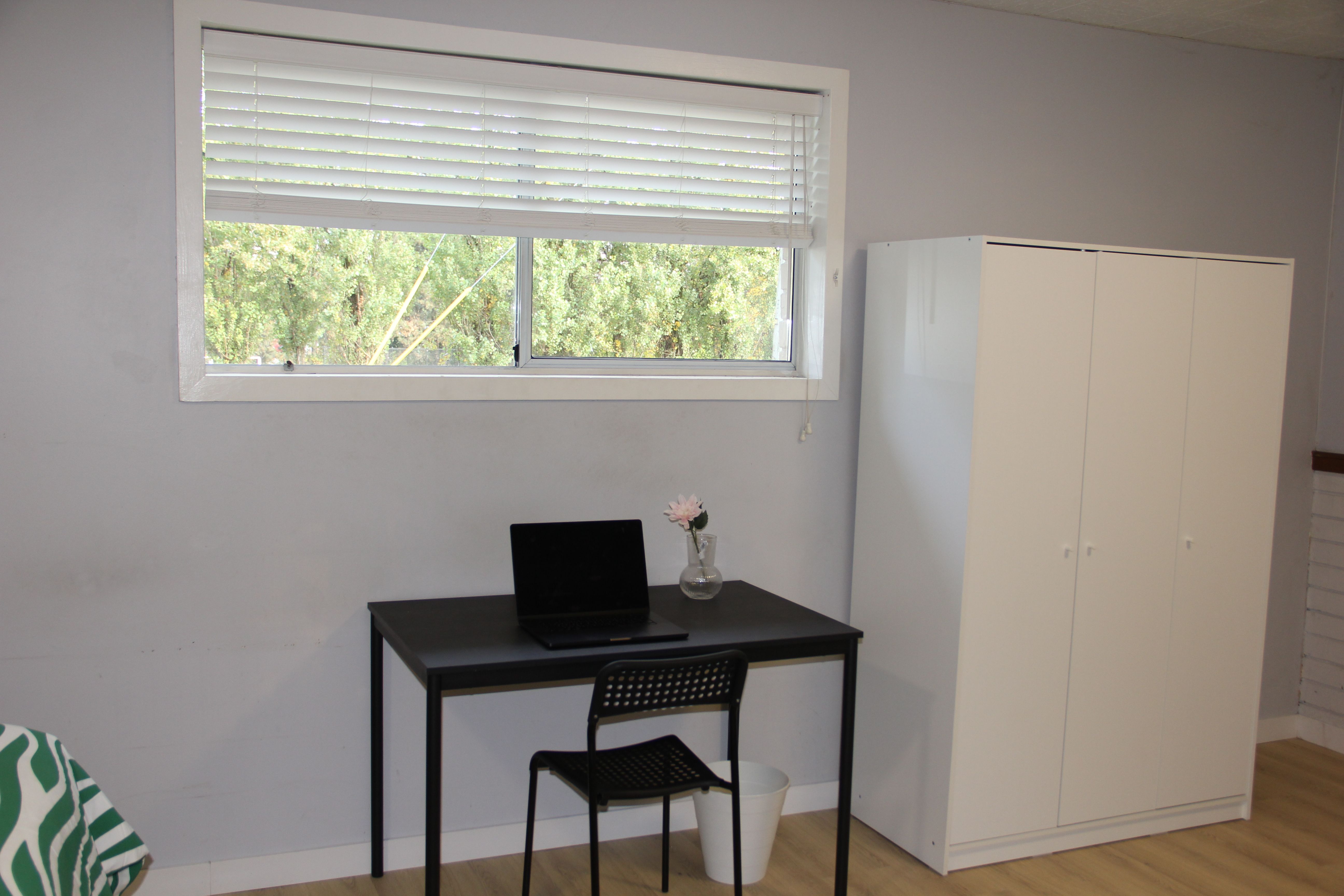 Large Private Room 9 for 2 People in Burquitlam near SFU